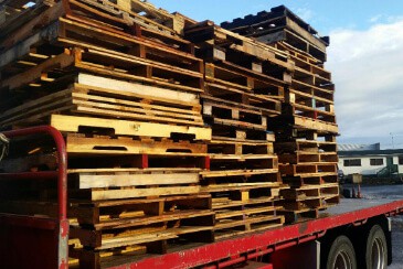 Unloading Pallets From Trucks